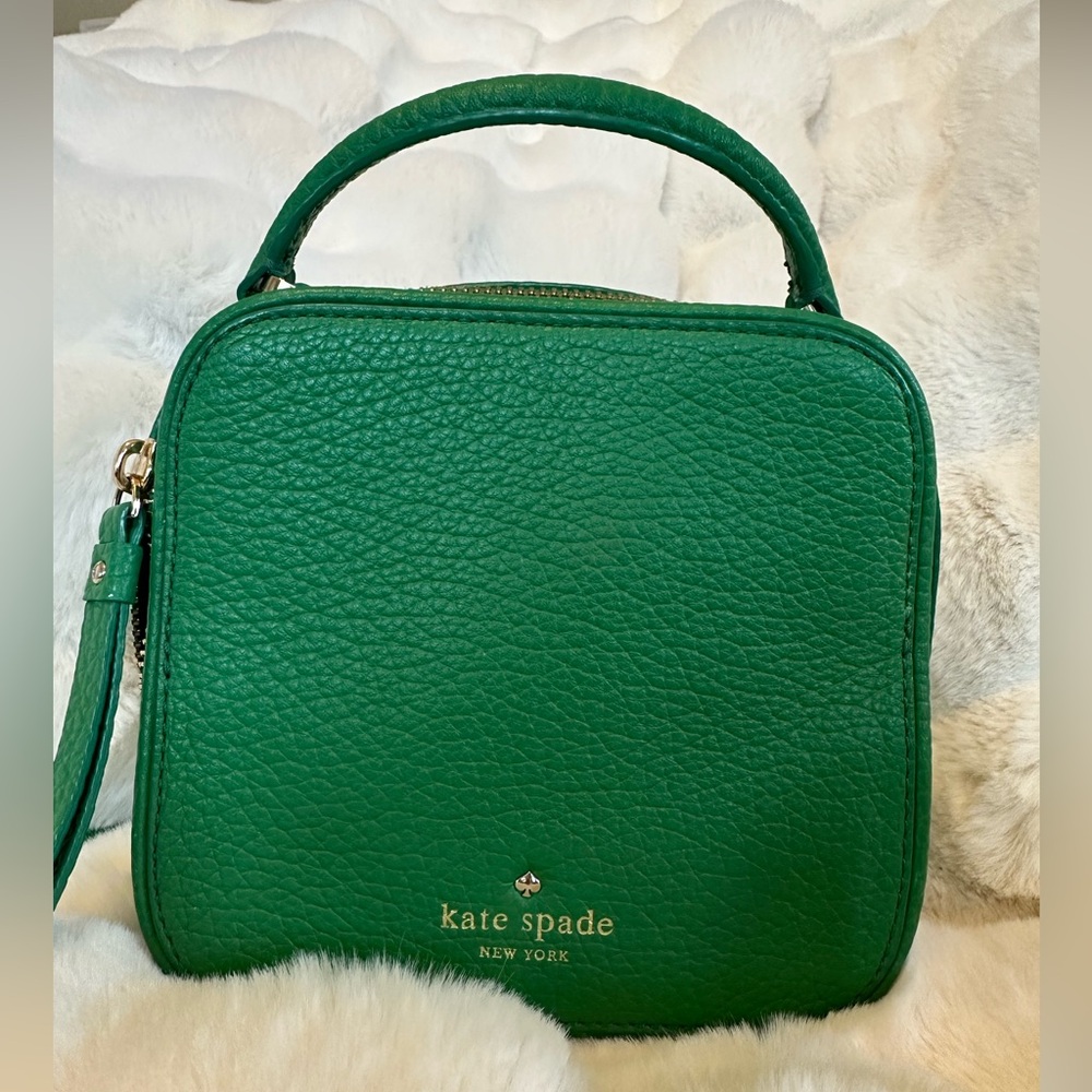 Kate Spade Cecil Court Bobi Mini Crossbody! 💚